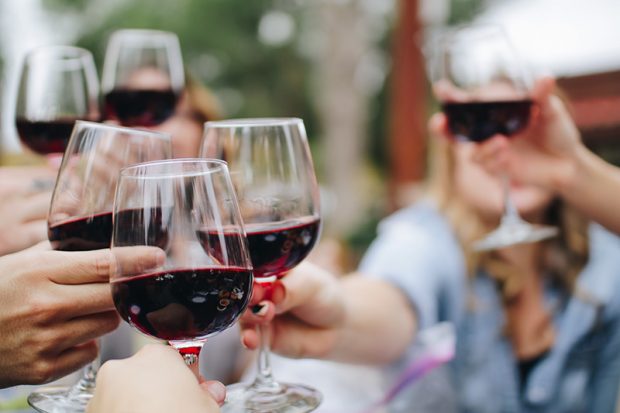 Rượu vang với giảm cân: Lợi hay hại?